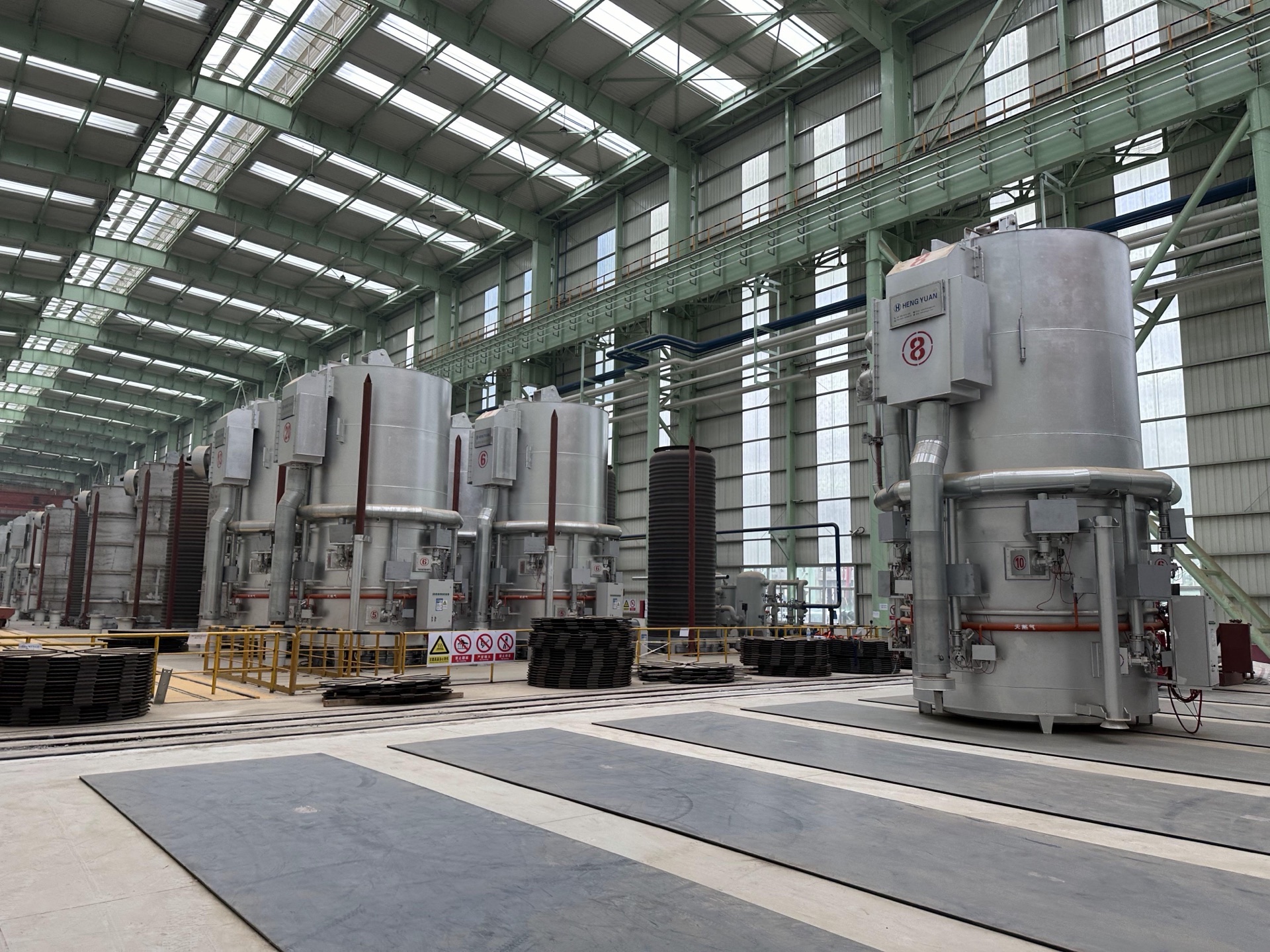 Large cylindrical furnace components in Hengyuan's manufacturing workshop